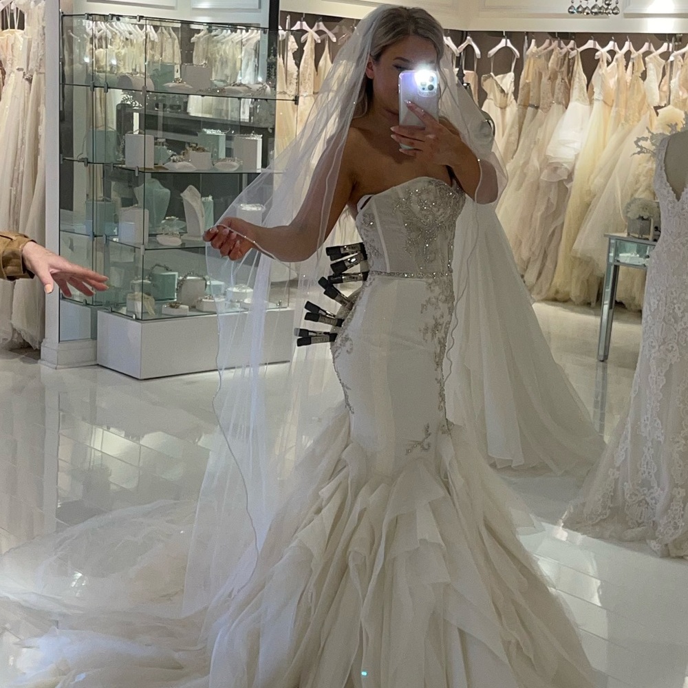WINNIE COUTURE VEIL WITH SWAROVSKI CRYSTAL EDGES